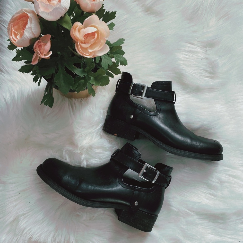 Forever 21 Ankle Bootstraps 🌸